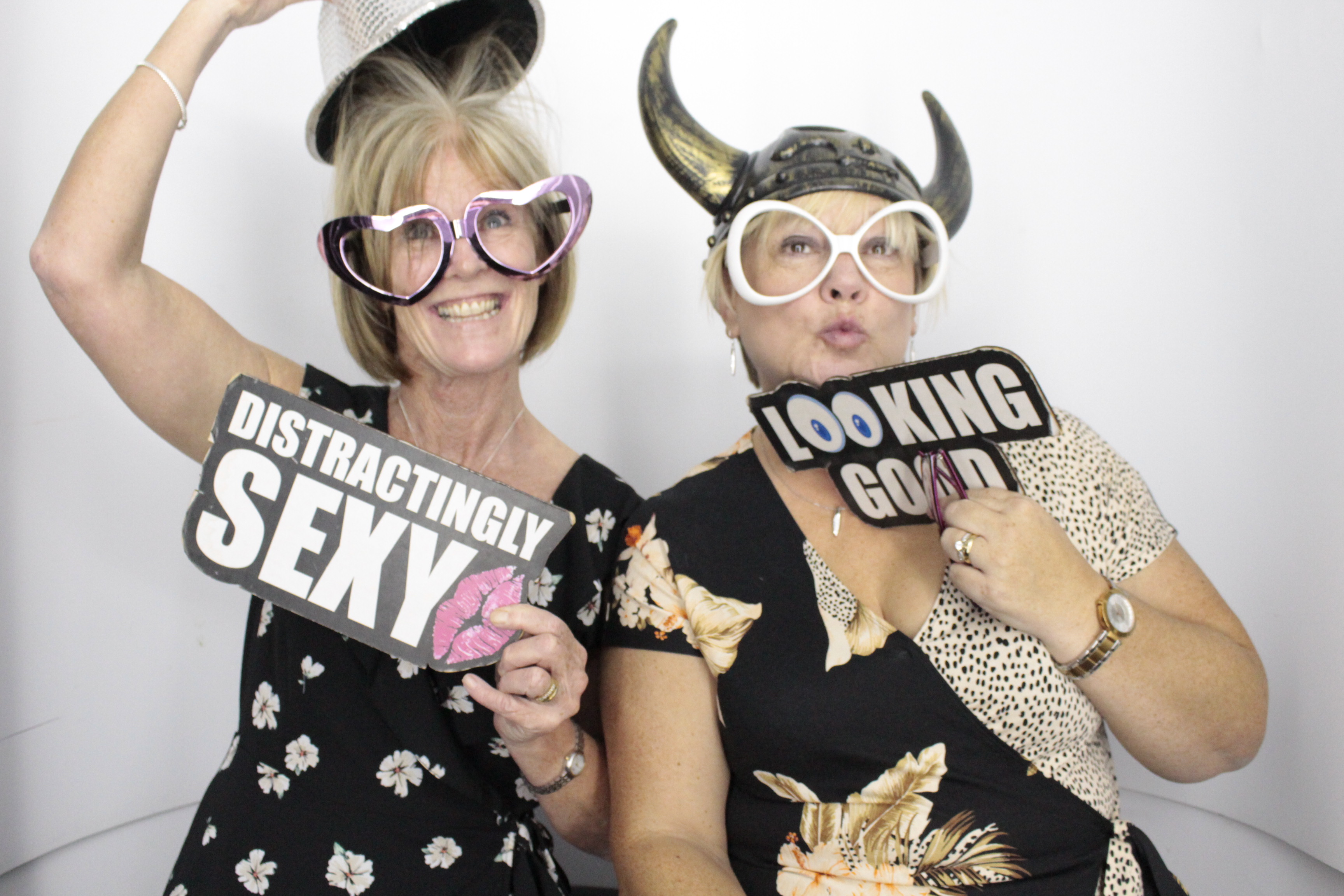 Mandy's 60th  Birthday Party | View more photos from the event at gallery.myphotoboothexperience.co.uk/u/MyPhotoBoothExperienceLtd/Mandys-60th-Birthday-Party